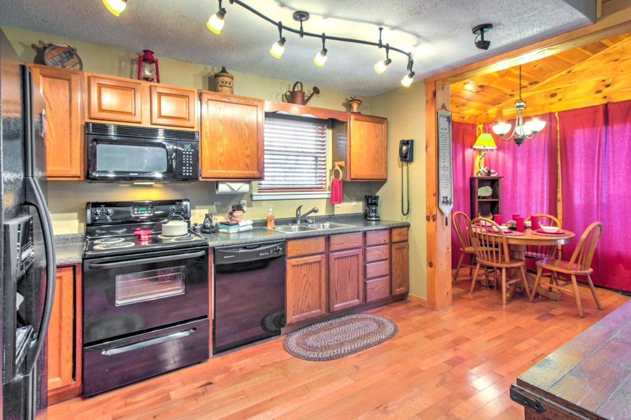Tree Top Dream Cabin With Hot Tub In Gatlinburg! Villa Luaran gambar