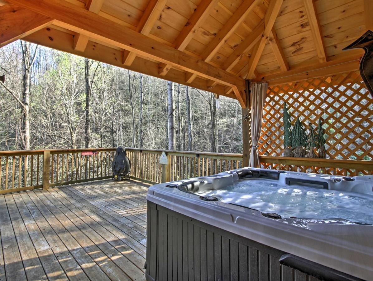 Tree Top Dream Cabin With Hot Tub In Gatlinburg! Villa Luaran gambar